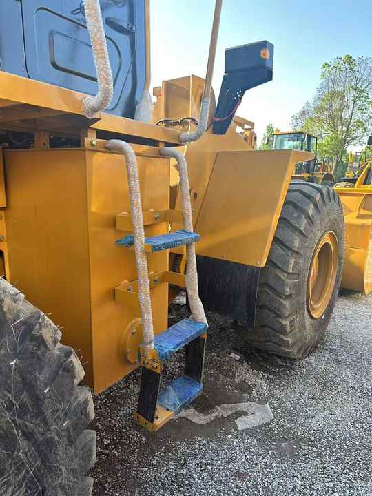 CAT Used/second Hand 950H Front Loader , CAT 950H Wheel Loader for Sale , Original Equipments in Stock for Sale - Gumikerekes homlokrakodó: 2 kép. CAT Used/second Hand 950H Front Loader , CAT 950H Wheel Loader for Sale , Original Equipments in Stock for Sale - Gumikerekes homlokrakodó: 2 kép.