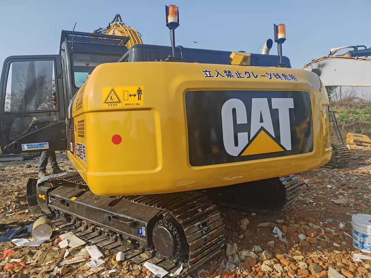 CATERPILLAR Used Digger CAT 323DL Construction Machinery Construction Digger Used CAT 323DL Cheap Excavator - Lánctalpas kotró: 5 kép. CATERPILLAR Used Digger CAT 323DL Construction Machinery Construction Digger Used CAT 323DL Cheap Excavator - Lánctalpas kotró: 5 kép.