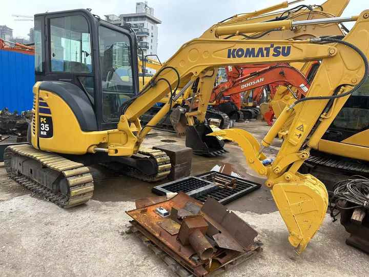 CE/EPA Certified! Komatsu Pc 35 Used Excavator komatsu Pc35 Mini 3 Ton Crawler Excavator with Rubber Track for Sale - Minikotró: 4 kép. CE/EPA Certified! Komatsu Pc 35 Used Excavator komatsu Pc35 Mini 3 Ton Crawler Excavator with Rubber Track for Sale - Minikotró: 4 kép.
