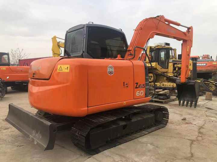 Cheap Price Hitachi ZX60 Used Excavator for Sale Used 6 Tons Hitachi Mini Excavator with Good Performance - Kotrógép: 4 kép. Cheap Price Hitachi ZX60 Used Excavator for Sale Used 6 Tons Hitachi Mini Excavator with Good Performance - Kotrógép: 4 kép.