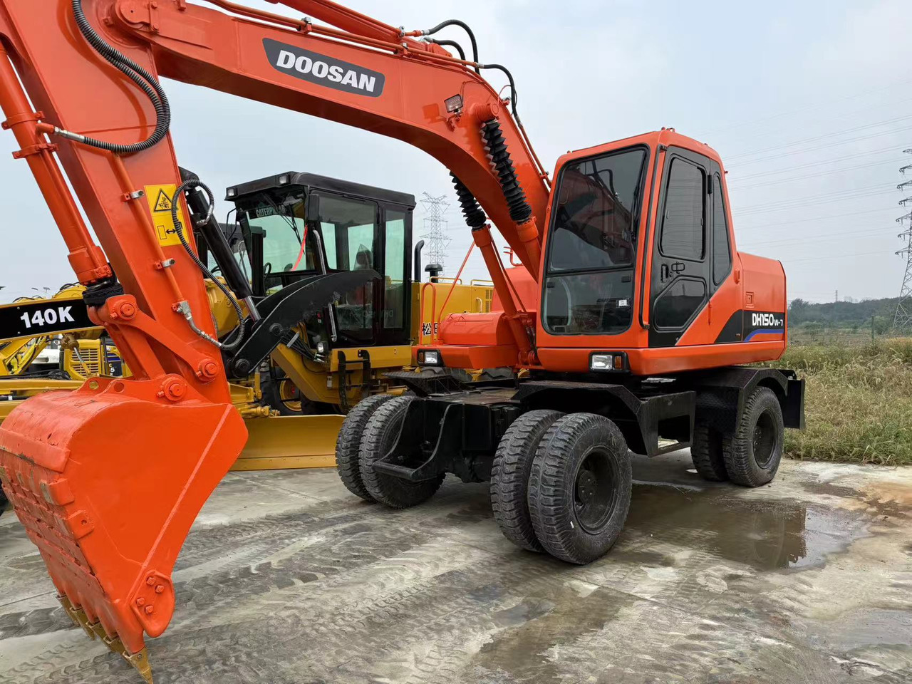 DOOSAN Good Condition Original Doosan DH150w-7 Wheel Excavator 15 Tons Used Doosan Dh150w-7 Excavator Used Wheel Excavator for Sale - Gumikerekes kotró: 1 kép. DOOSAN Good Condition Original Doosan DH150w-7 Wheel Excavator 15 Tons Used Doosan Dh150w-7 Excavator Used Wheel Excavator for Sale - Gumikerekes kotró: 1 kép.