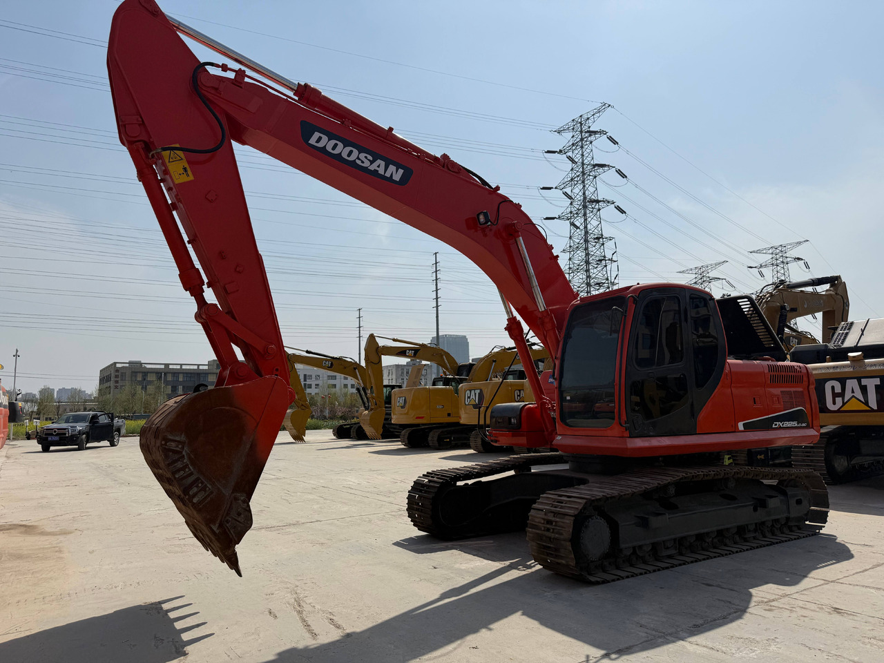 DOOSAN Used Digger Doosan DX225LC-9T Construction Machinery Construction Digger Used Doosan DX225LC-9T Cheap Excavator - Lánctalpas kotró: 2 kép. DOOSAN Used Digger Doosan DX225LC-9T Construction Machinery Construction Digger Used Doosan DX225LC-9T Cheap Excavator - Lánctalpas kotró: 2 kép.