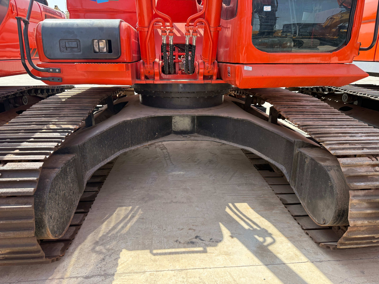 DOOSAN Used Digger Doosan DX225LC-9T Construction Machinery Construction Digger Used Doosan DX225LC-9T Cheap Excavator - Lánctalpas kotró: 4 kép. DOOSAN Used Digger Doosan DX225LC-9T Construction Machinery Construction Digger Used Doosan DX225LC-9T Cheap Excavator - Lánctalpas kotró: 4 kép.