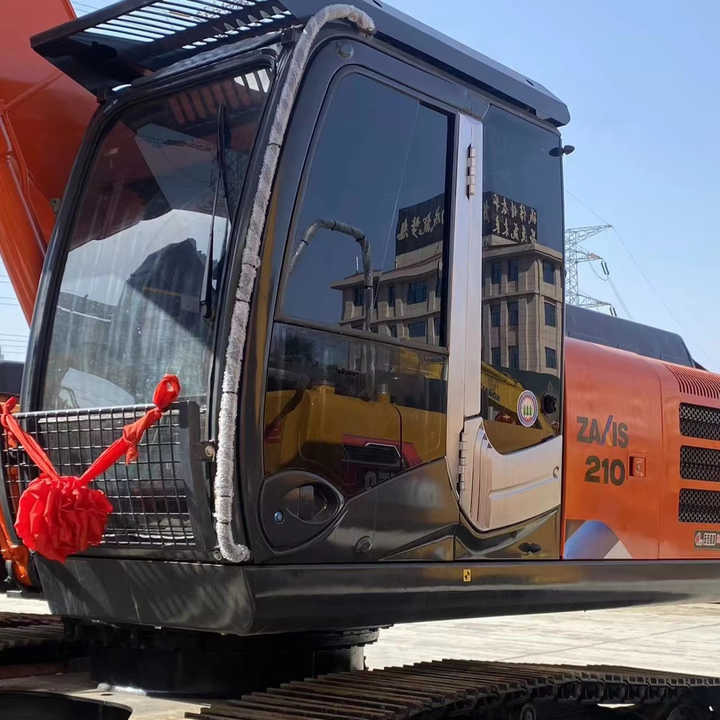 Hitachi Brand Zx210 Crawler Excavator 21tons Digger for Sale Used Hitachi Zx200 210 350 Excavator in Stock on Sale - Lánctalpas kotró: 1 kép. Hitachi Brand Zx210 Crawler Excavator 21tons Digger for Sale Used Hitachi Zx200 210 350 Excavator in Stock on Sale - Lánctalpas kotró: 1 kép.