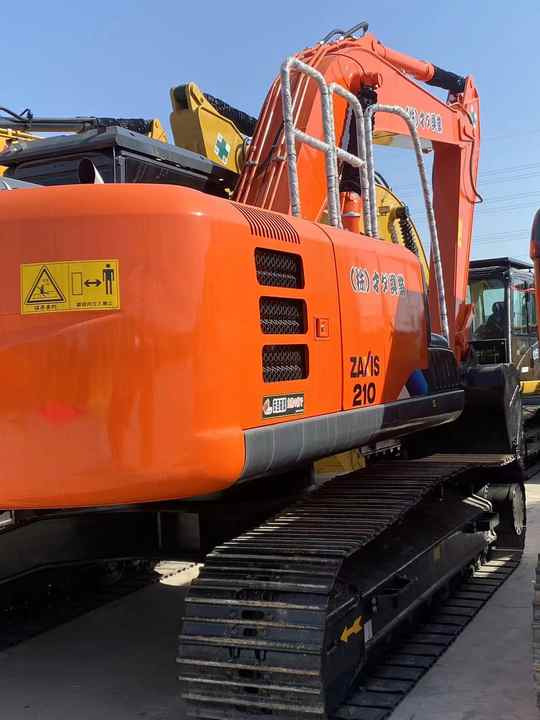 Hitachi Brand Zx210 Crawler Excavator 21tons Digger for Sale Used Hitachi Zx200 210 350 Excavator in Stock on Sale - Lánctalpas kotró: 2 kép. Hitachi Brand Zx210 Crawler Excavator 21tons Digger for Sale Used Hitachi Zx200 210 350 Excavator in Stock on Sale - Lánctalpas kotró: 2 kép.