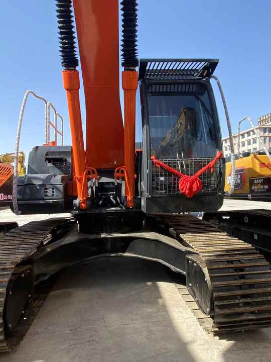 Hitachi Brand Zx210 Crawler Excavator 21tons Digger for Sale Used Hitachi Zx200 210 350 Excavator in Stock on Sale - Lánctalpas kotró: 3 kép. Hitachi Brand Zx210 Crawler Excavator 21tons Digger for Sale Used Hitachi Zx200 210 350 Excavator in Stock on Sale - Lánctalpas kotró: 3 kép.