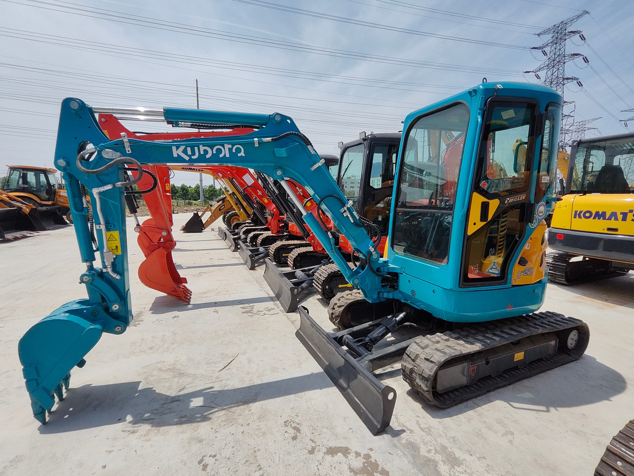KUBOTA Kubota U25 - Minikotró: 2 kép. KUBOTA Kubota U25 - Minikotró: 2 kép.