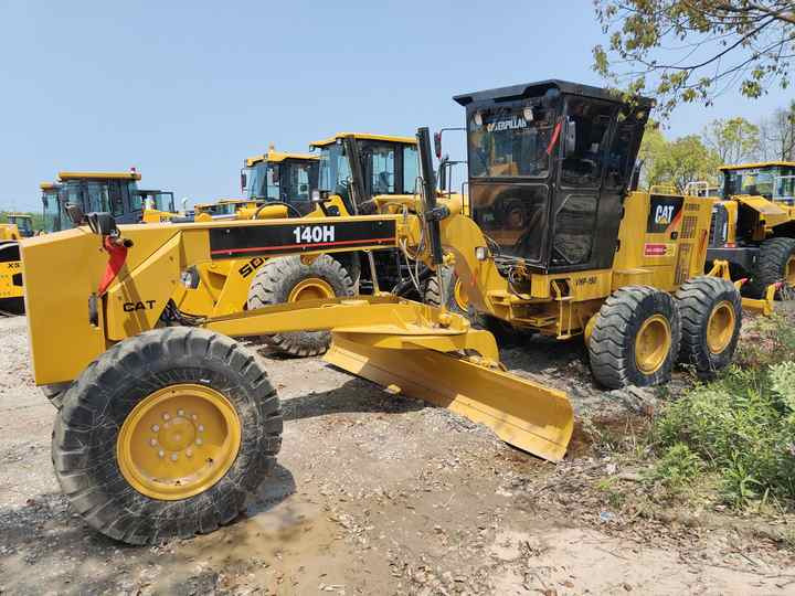 New Stock Cat 140h Motor Grader Used Caterpillar 140k 140 Motor Grader for Sale - Gréder: 2 kép. New Stock Cat 140h Motor Grader Used Caterpillar 140k 140 Motor Grader for Sale - Gréder: 2 kép.