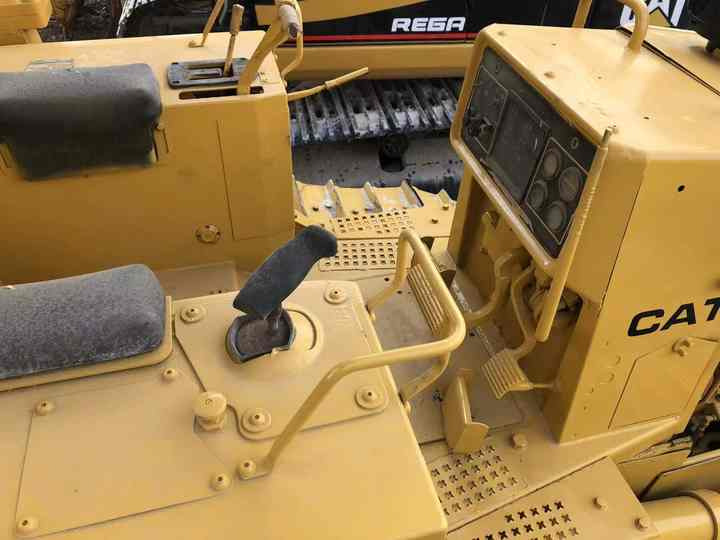 Nice Condition D4h Cat Bulldozer CAT Used Dozer for Sale - Buldózer: 5 kép. Nice Condition D4h Cat Bulldozer CAT Used Dozer for Sale - Buldózer: 5 kép.