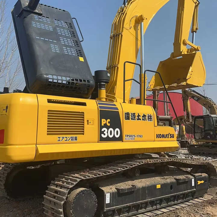 Nice Performance komatsu Pc300-7 Excavator Second Hand 30 Ton Construction Equipment Komatsu Excavator in Stock for Sale - Lánctalpas kotró: 1 kép. Nice Performance komatsu Pc300-7 Excavator Second Hand 30 Ton Construction Equipment Komatsu Excavator in Stock for Sale - Lánctalpas kotró: 1 kép.