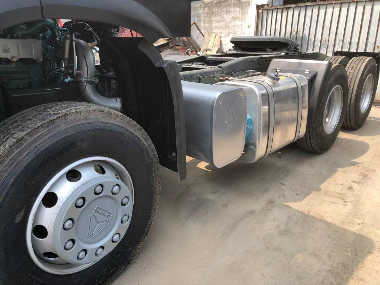 Howo HOWO 371 - Nyergesvontató: 2 kép. Howo HOWO 371 - Nyergesvontató: 2 kép.