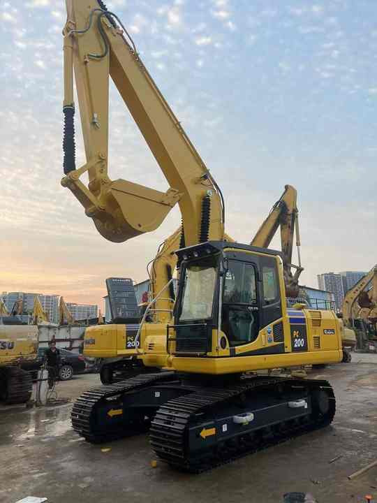 PC200-8 Low Working Hour Second Hand 20 Ton Excavator Komatsu Pc200-8 Crawler Excavator Used Komatsu Excavator PC200-8N1 - Kotrógép: 2 kép. PC200-8 Low Working Hour Second Hand 20 Ton Excavator Komatsu Pc200-8 Crawler Excavator Used Komatsu Excavator PC200-8N1 - Kotrógép: 2 kép.