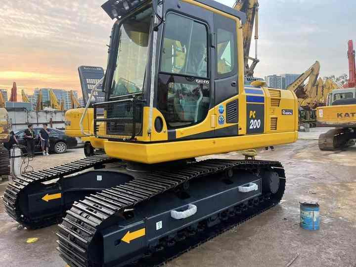PC200-8 Low Working Hour Second Hand 20 Ton Excavator Komatsu Pc200-8 Crawler Excavator Used Komatsu Excavator PC200-8N1 - Kotrógép: 4 kép. PC200-8 Low Working Hour Second Hand 20 Ton Excavator Komatsu Pc200-8 Crawler Excavator Used Komatsu Excavator PC200-8N1 - Kotrógép: 4 kép.