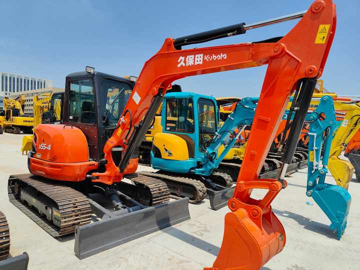 Perfect Condition Kubota U55-4 Japan Brand Mini Excavator with Pusher for Sale 90% Brand New Mini Kubota U25 35 55 5tons - Minikotró: 3 kép. Perfect Condition Kubota U55-4 Japan Brand Mini Excavator with Pusher for Sale 90% Brand New Mini Kubota U25 35 55 5tons - Minikotró: 3 kép.