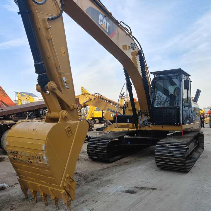 Second Hand Excavator 330D Used Low Price Caterpillar CAT 312D 315D 320D 325D in Good Condition - Lánctalpas kotró: 2 kép. Second Hand Excavator 330D Used Low Price Caterpillar CAT 312D 315D 320D 325D in Good Condition - Lánctalpas kotró: 2 kép.