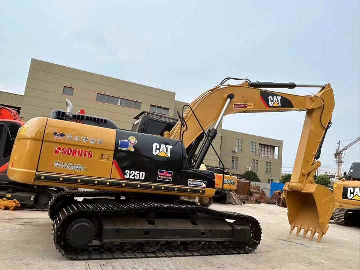 USED CAT 325D Excavator for Sale ,CAT 320 325 330 EXCAVATOR - Lánctalpas kotró: 3 kép. USED CAT 325D Excavator for Sale ,CAT 320 325 330 EXCAVATOR - Lánctalpas kotró: 3 kép.
