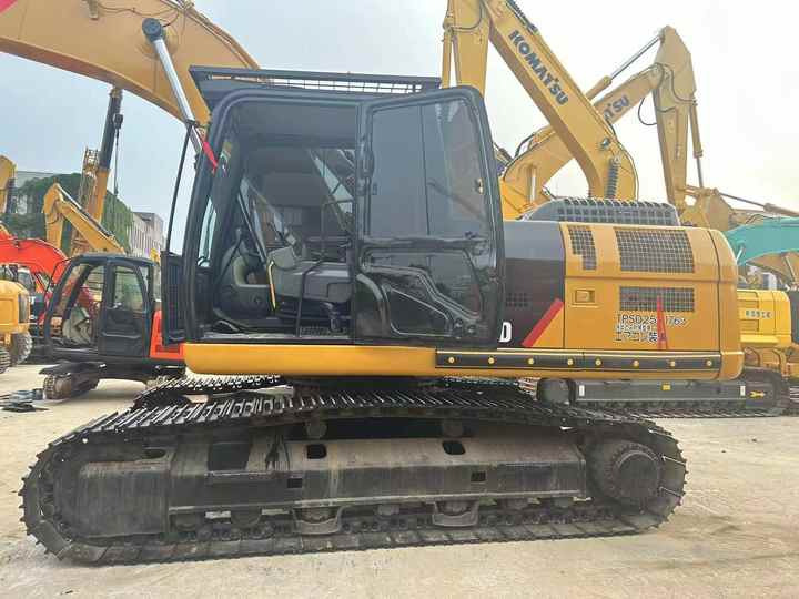 USED CAT 325D Excavator for Sale ,CAT 320 325 330 EXCAVATOR - Lánctalpas kotró: 2 kép. USED CAT 325D Excavator for Sale ,CAT 320 325 330 EXCAVATOR - Lánctalpas kotró: 2 kép.