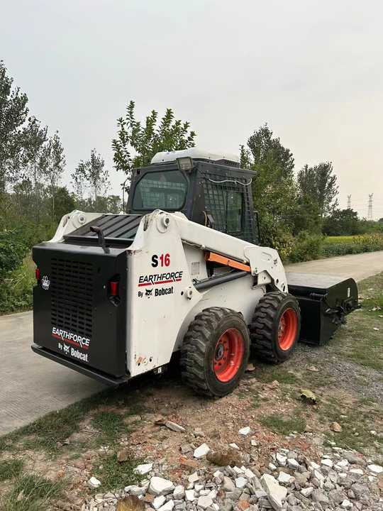 Used Bob Cat Bob Cat S16 Used Mini Skid Steer Wheel Loader Multifunctional Track Loaders Bobcat S16 2.7 Ton - Mini homlokrakodó: 3 kép. Used Bob Cat Bob Cat S16 Used Mini Skid Steer Wheel Loader Multifunctional Track Loaders Bobcat S16 2.7 Ton - Mini homlokrakodó: 3 kép.