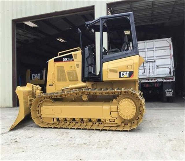 Used Cat D5k D5g D5 D5m D5h Crawler Bulldozer , CAT Bulldozer with Ripper , Original Cat Bulldozers - Buldózer: 2 kép. Used Cat D5k D5g D5 D5m D5h Crawler Bulldozer , CAT Bulldozer with Ripper , Original Cat Bulldozers - Buldózer: 2 kép.