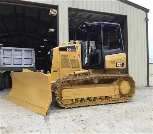 Used Cat D5k D5g D5 D5m D5h Crawler Bulldozer , CAT Bulldozer with Ripper , Original Cat Bulldozers - Buldózer: 5 kép. Used Cat D5k D5g D5 D5m D5h Crawler Bulldozer , CAT Bulldozer with Ripper , Original Cat Bulldozers - Buldózer: 5 kép.