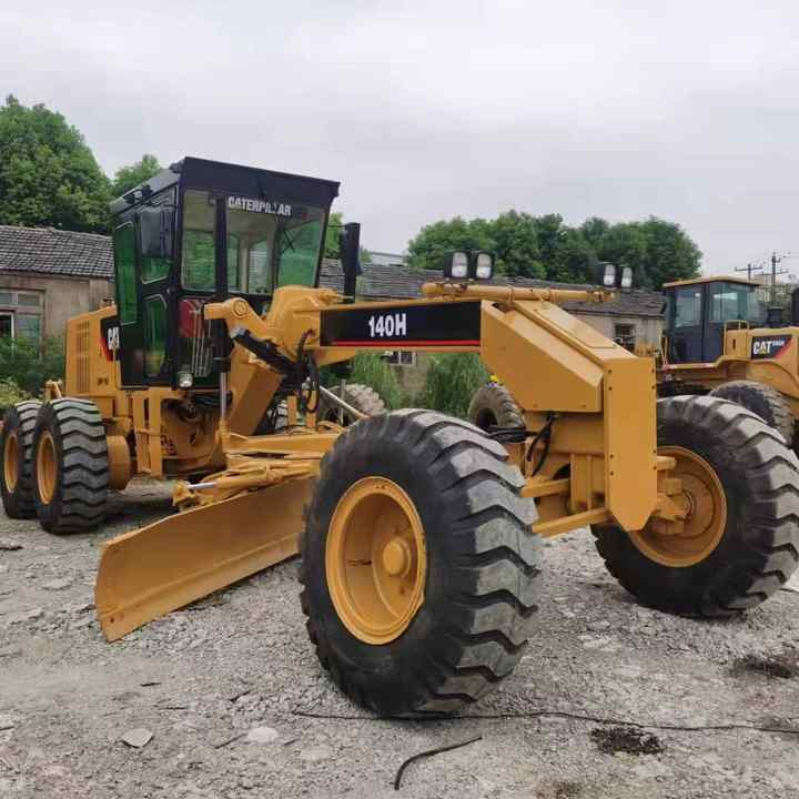 Used Caterpillar CAT 140H Land Road Motor Grader CAT140 CAT140H Used Grader Cheap Price for Sale - Gréder: 1 kép. Used Caterpillar CAT 140H Land Road Motor Grader CAT140 CAT140H Used Grader Cheap Price for Sale - Gréder: 1 kép.