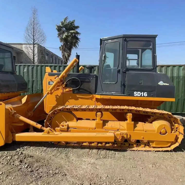Used China Made SD16 Construction Machinery Shantui SD16 Crawler Bulldozer Earthmoving Machine Used Bulldozer - Buldózer: 3 kép. Used China Made SD16 Construction Machinery Shantui SD16 Crawler Bulldozer Earthmoving Machine Used Bulldozer - Buldózer: 3 kép.
