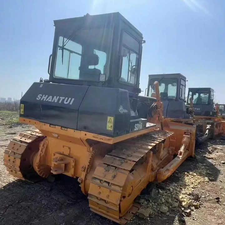 Used China Made SD16 Construction Machinery Shantui SD16 Crawler Bulldozer Earthmoving Machine Used Bulldozer - Buldózer: 5 kép. Used China Made SD16 Construction Machinery Shantui SD16 Crawler Bulldozer Earthmoving Machine Used Bulldozer - Buldózer: 5 kép.