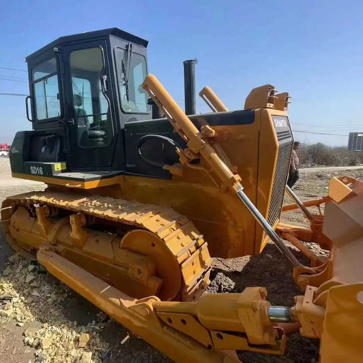 Used China Made SD16 Construction Machinery Shantui SD16 Crawler Bulldozer Earthmoving Machine Used Bulldozer - Buldózer: 1 kép. Used China Made SD16 Construction Machinery Shantui SD16 Crawler Bulldozer Earthmoving Machine Used Bulldozer - Buldózer: 1 kép.