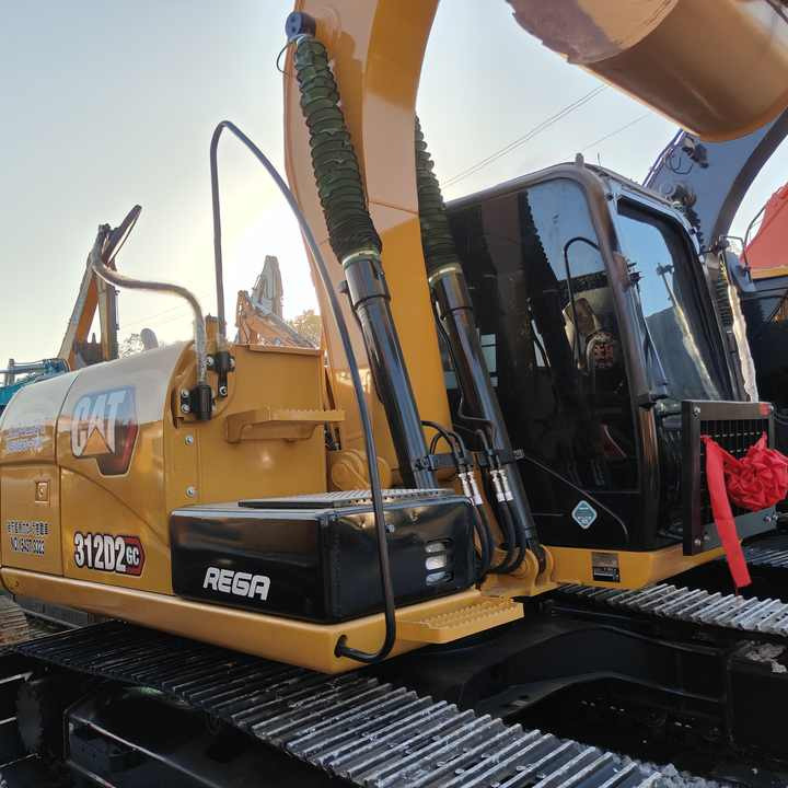 Used Crawler Caterpillar 312D Excavator with Good Condition for Sale - Lánctalpas kotró: 3 kép. Used Crawler Caterpillar 312D Excavator with Good Condition for Sale - Lánctalpas kotró: 3 kép.