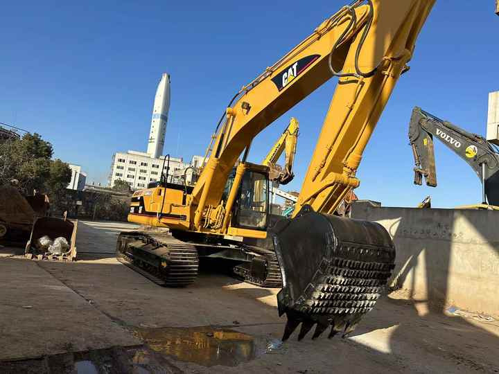 Used Digger CAT 325BL Construction Machinery Construction Digger Used CAT 325BL Cheap Excavator - Lánctalpas kotró: 5 kép. Used Digger CAT 325BL Construction Machinery Construction Digger Used CAT 325BL Cheap Excavator - Lánctalpas kotró: 5 kép.