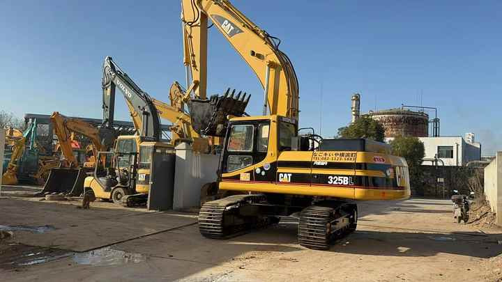 Used Digger CAT 325BL Construction Machinery Construction Digger Used CAT 325BL Cheap Excavator - Lánctalpas kotró: 3 kép. Used Digger CAT 325BL Construction Machinery Construction Digger Used CAT 325BL Cheap Excavator - Lánctalpas kotró: 3 kép.