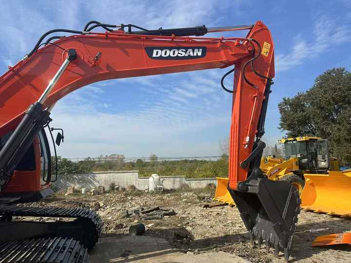 Used Doosan DX225LC-9C Excellent Performance Running Working Condition Strong Power for Sale - Lánctalpas kotró: 2 kép. Used Doosan DX225LC-9C Excellent Performance Running Working Condition Strong Power for Sale - Lánctalpas kotró: 2 kép.