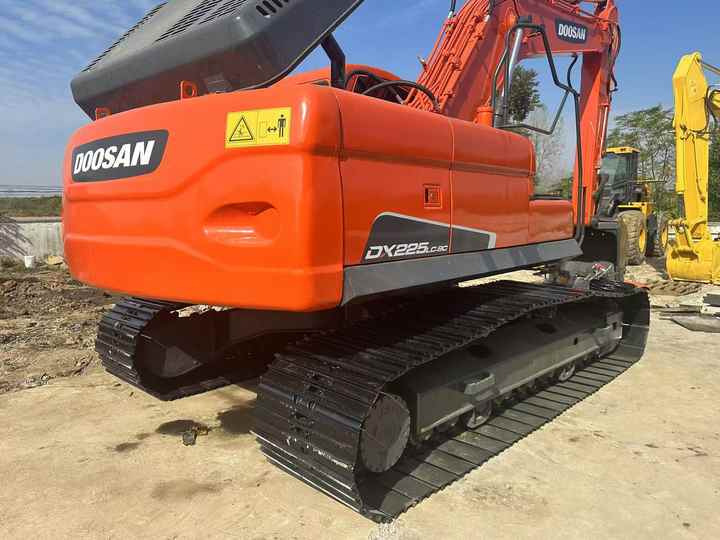 Used Doosan DX225LC-9C Excellent Performance Running Working Condition Strong Power for Sale - Lánctalpas kotró: 5 kép. Used Doosan DX225LC-9C Excellent Performance Running Working Condition Strong Power for Sale - Lánctalpas kotró: 5 kép.