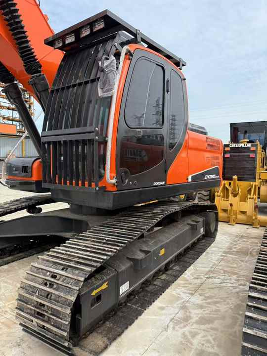 Used Doosan DX225LC-9C Hydraulic Excavator 25 Ton Doosan Dx225 Crawler Excavator with Excellent Performance Low Price for Sale - Kotrógép: 2 kép. Used Doosan DX225LC-9C Hydraulic Excavator 25 Ton Doosan Dx225 Crawler Excavator with Excellent Performance Low Price for Sale - Kotrógép: 2 kép.