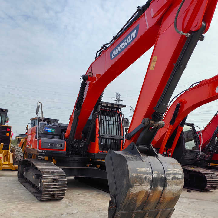 Used Doosan DX225LC-9C Hydraulic Excavator 25 Ton Doosan Dx225 Crawler Excavator with Excellent Performance Low Price for Sale - Kotrógép: 1 kép. Used Doosan DX225LC-9C Hydraulic Excavator 25 Ton Doosan Dx225 Crawler Excavator with Excellent Performance Low Price for Sale - Kotrógép: 1 kép.