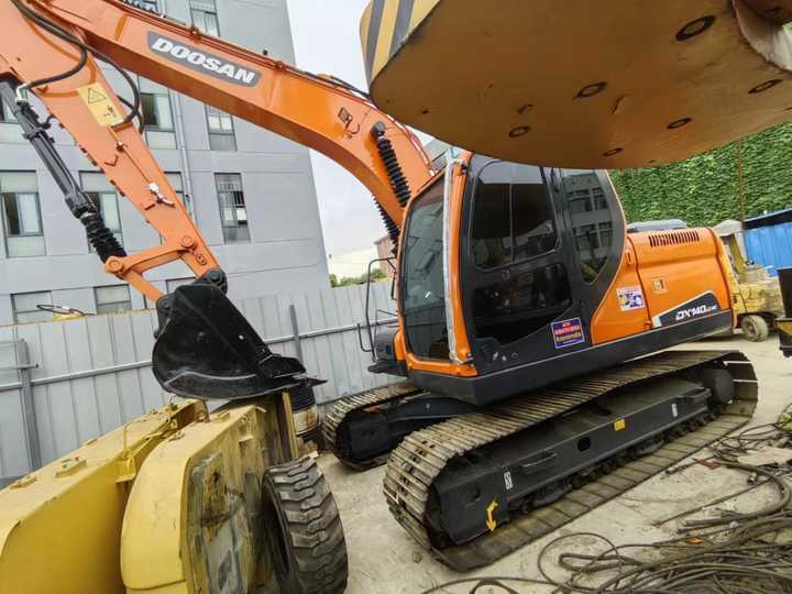 Used Doosan Hydraulic Excavator DX140 Low Price Korea Doosan DX140-9 Used Excavator for Sale - Lánctalpas kotró: 3 kép. Used Doosan Hydraulic Excavator DX140 Low Price Korea Doosan DX140-9 Used Excavator for Sale - Lánctalpas kotró: 3 kép.