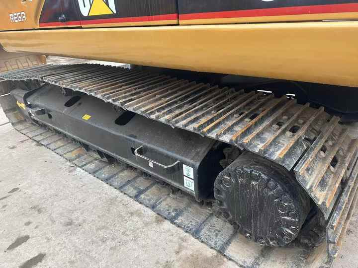 Used Excavator CAT 320C Second Hand Highly Competitive Digging Machine 325C 330C for Sale - Lánctalpas kotró: 3 kép. Used Excavator CAT 320C Second Hand Highly Competitive Digging Machine 325C 330C for Sale - Lánctalpas kotró: 3 kép.
