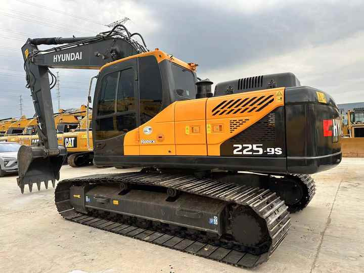 Lánctalpas kotró Used Hyundai 225LC-9S Hydraulic Excavator with Excellent Performance 90% New hyundai 225 Crawler Excavator for Sale: 6 kép.