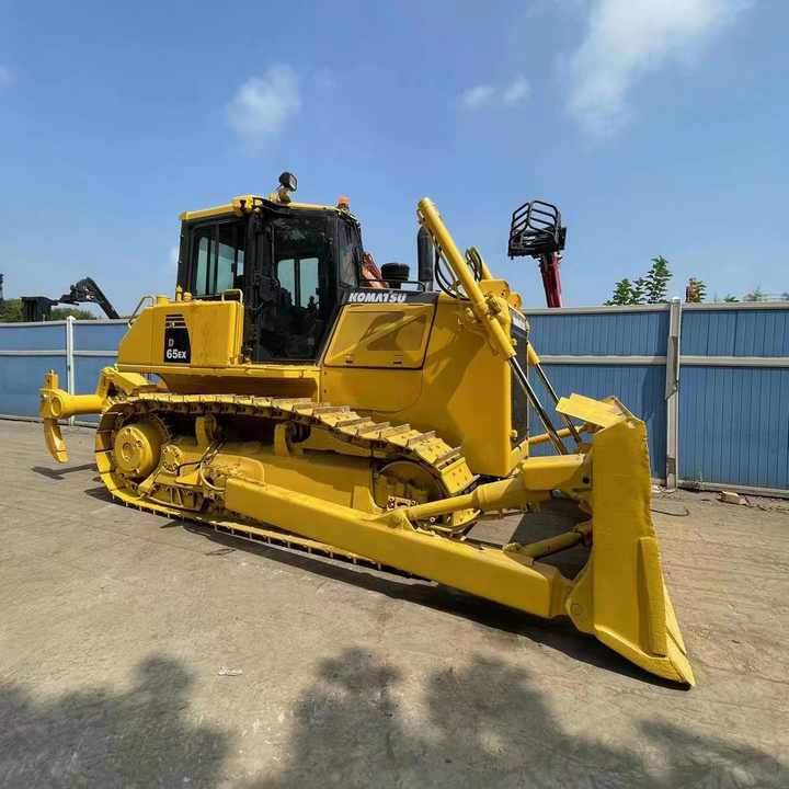 Used Komatsu Bulldozer D65 Strong Power Komatsu D65 Track Dozer for Sale - Buldózer: 4 kép. Used Komatsu Bulldozer D65 Strong Power Komatsu D65 Track Dozer for Sale - Buldózer: 4 kép.
