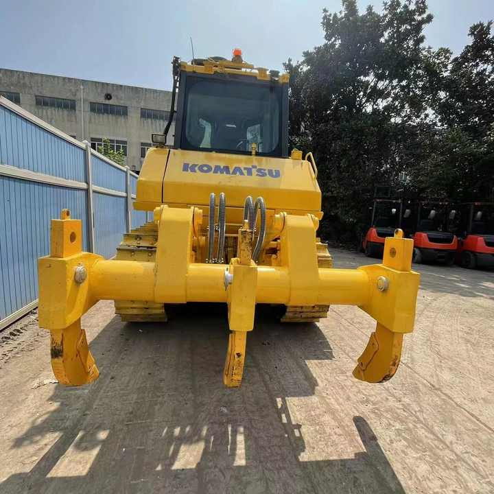 Used Komatsu Bulldozer D65ex Strong Power Komatsu D65ex Track Dozer for Sale - Buldózer: 5 kép. Used Komatsu Bulldozer D65ex Strong Power Komatsu D65ex Track Dozer for Sale - Buldózer: 5 kép.