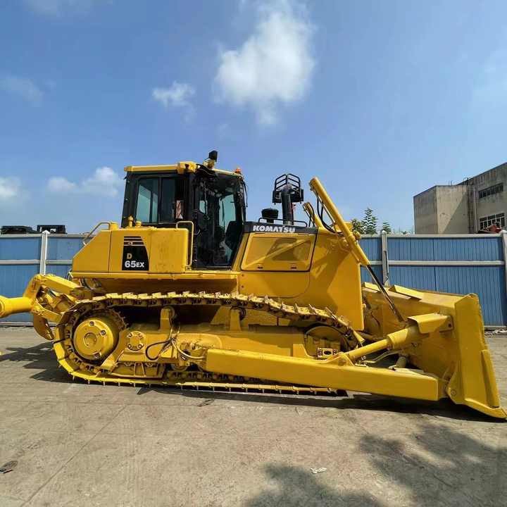 Used Komatsu Bulldozer D65ex Strong Power Komatsu D65ex Track Dozer for Sale - Buldózer: 3 kép. Used Komatsu Bulldozer D65ex Strong Power Komatsu D65ex Track Dozer for Sale - Buldózer: 3 kép.
