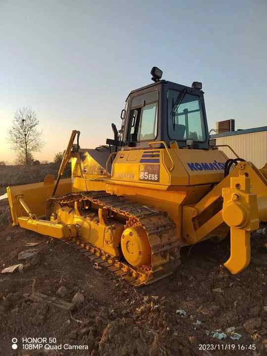 Used Komatsu Bulldozer D85 Strong Power Komatsu D85 Track Dozer for Sale - Buldózer: 2 kép. Used Komatsu Bulldozer D85 Strong Power Komatsu D85 Track Dozer for Sale - Buldózer: 2 kép.