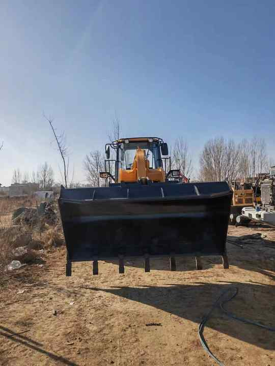 Used LIUGONG 856H wheel in Good Condition for sale 90%new uesd Loader liugong 856h Used Loader For Sale - Gumikerekes homlokrakodó: 3 kép. Used LIUGONG 856H wheel in Good Condition for sale 90%new uesd Loader liugong 856h Used Loader For Sale - Gumikerekes homlokrakodó: 3 kép.