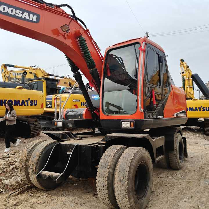 Used Original Doosan Dx150w-9 Wheel Excavator for Sale - Gumikerekes kotró: 5 kép. Used Original Doosan Dx150w-9 Wheel Excavator for Sale - Gumikerekes kotró: 5 kép.