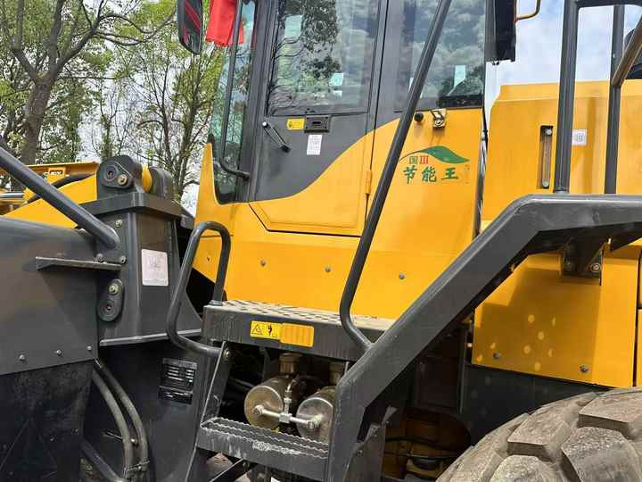 Gumikerekes homlokrakodó Used SDLG 956F Wheel Loader in Good Condition Hot Sale Chinese Brand Sdlg Used SDLG 956F Loader for Sale [ Copy ]: 6 kép.