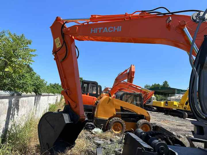 Used Wheel Excavator Hitachi ZX 130W Made in Japan 13ton Hitachi Zx130w Wheel Excavator Price Used Hitachi Zx130 Excavator SALE - Gumikerekes kotró: 3 kép. Used Wheel Excavator Hitachi ZX 130W Made in Japan 13ton Hitachi Zx130w Wheel Excavator Price Used Hitachi Zx130 Excavator SALE - Gumikerekes kotró: 3 kép.