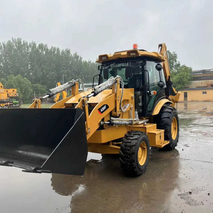 Used Wheel Loader CAT420F Caterpillar 420F Construction Machinery Mini Wheel Skid Steer Loader in Stock - Kotrórakodó: 1 kép. Used Wheel Loader CAT420F Caterpillar 420F Construction Machinery Mini Wheel Skid Steer Loader in Stock - Kotrórakodó: 1 kép.