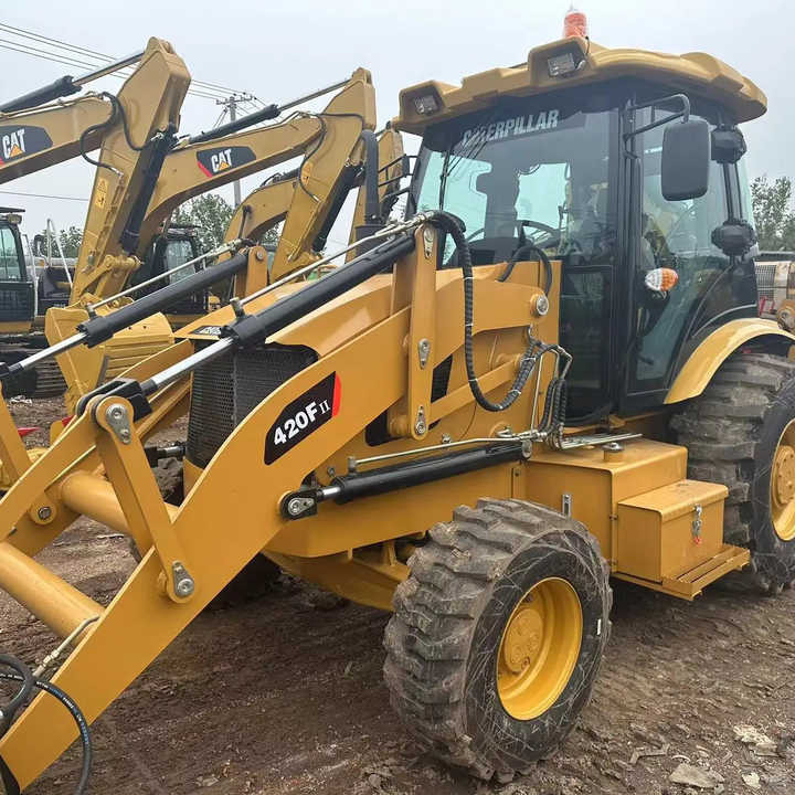 Used Wheel Loader CAT420F Caterpillar 420F Mini Construction Machinery Mini Wheel Skid Steer Loader in Stock - Kotrórakodó: 1 kép. Used Wheel Loader CAT420F Caterpillar 420F Mini Construction Machinery Mini Wheel Skid Steer Loader in Stock - Kotrórakodó: 1 kép.
