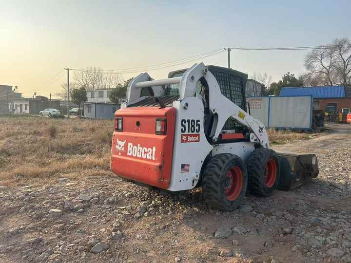Used bobcat s185 skid steer loader on sale 100% excellent condition bobcat brand s185 s300 s550 s16 s18 skid steer sale - Mini homlokrakodó: 2 kép. Used bobcat s185 skid steer loader on sale 100% excellent condition bobcat brand s185 s300 s550 s16 s18 skid steer sale - Mini homlokrakodó: 2 kép.
