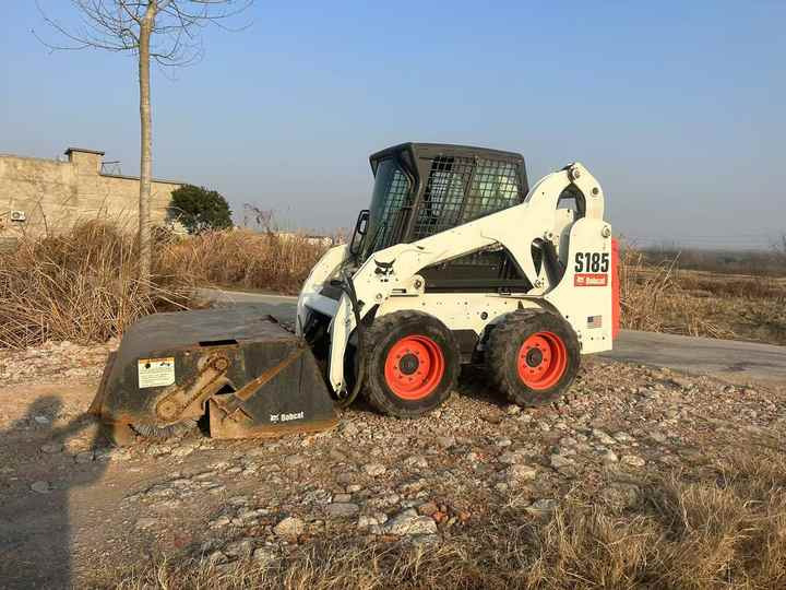 Used bobcat s185 skid steer loader on sale 100% excellent condition bobcat brand s185 s300 s550 s16 s18 skid steer sale - Mini homlokrakodó: 5 kép. Used bobcat s185 skid steer loader on sale 100% excellent condition bobcat brand s185 s300 s550 s16 s18 skid steer sale - Mini homlokrakodó: 5 kép.
